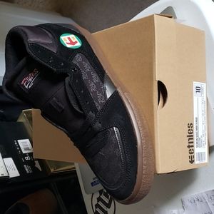 Etnies Screw Vulc Mid x Rad